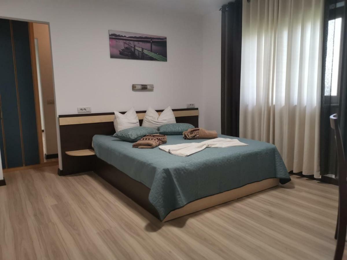 Pensiunea Almada Arad Buitenkant foto